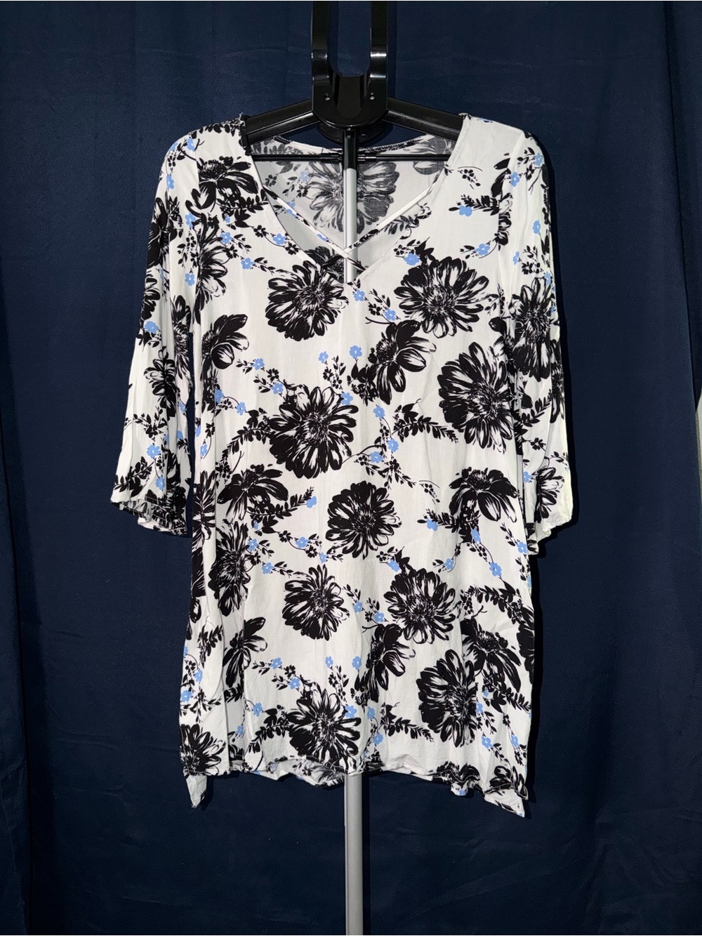 Red Lolly Floral Blouse – Women’s Large (Estimated)-no size tag, nwot